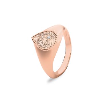 Tear Signet Ring Diamond